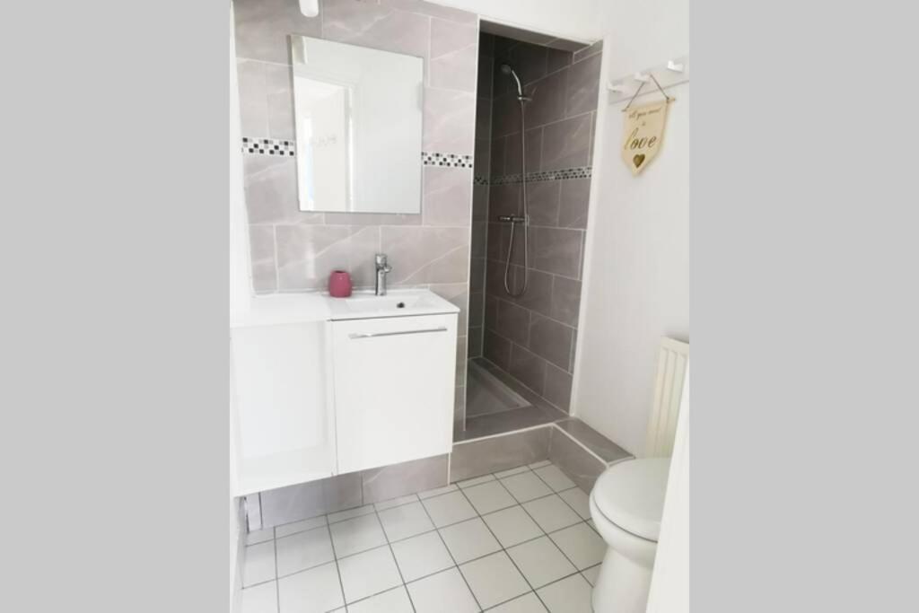 #4 Joli Appartement A 2 Pas Du Metro Et Paris 20 Bagnolet Ngoại thất bức ảnh